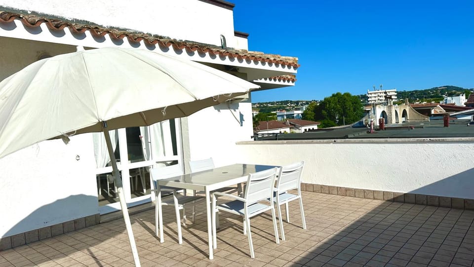 Marcelli, trilocale ristrutturato con terrazzo vista mare Apartment in Marcelli