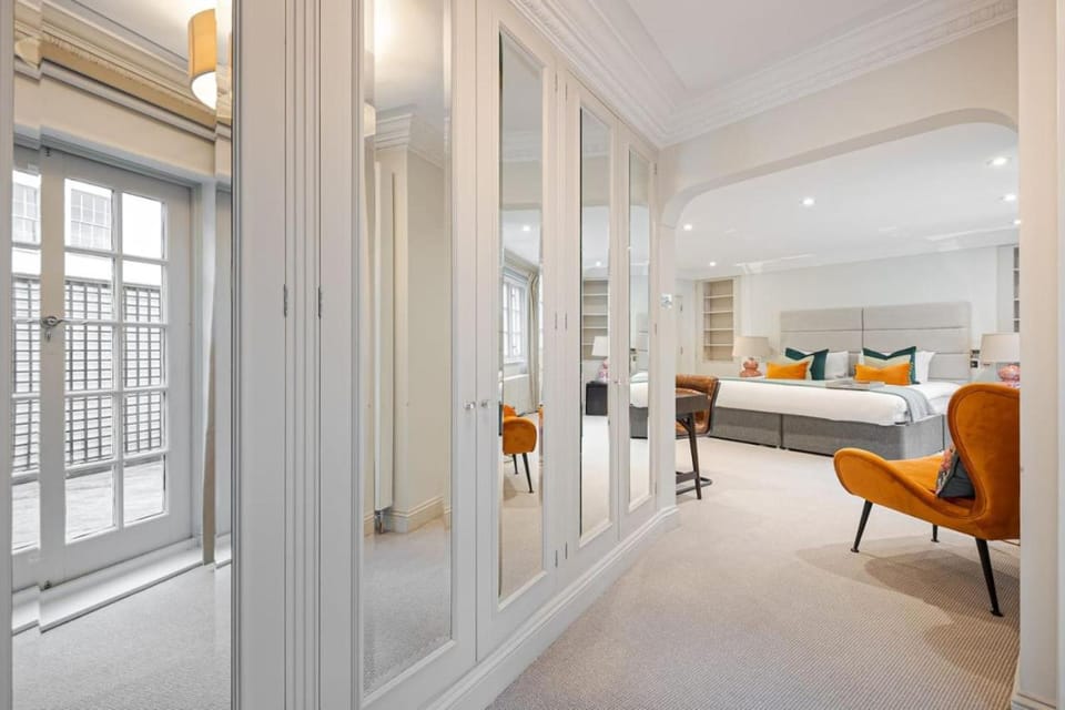 AWARD Winning - Stunning 3Bd 2Bth Belgravia Mews House Apartment in City of Westminster