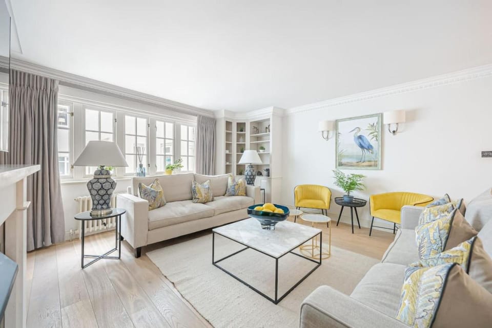 AWARD Winning - Stunning 3Bd 2Bth Belgravia Mews House Apartment in City of Westminster