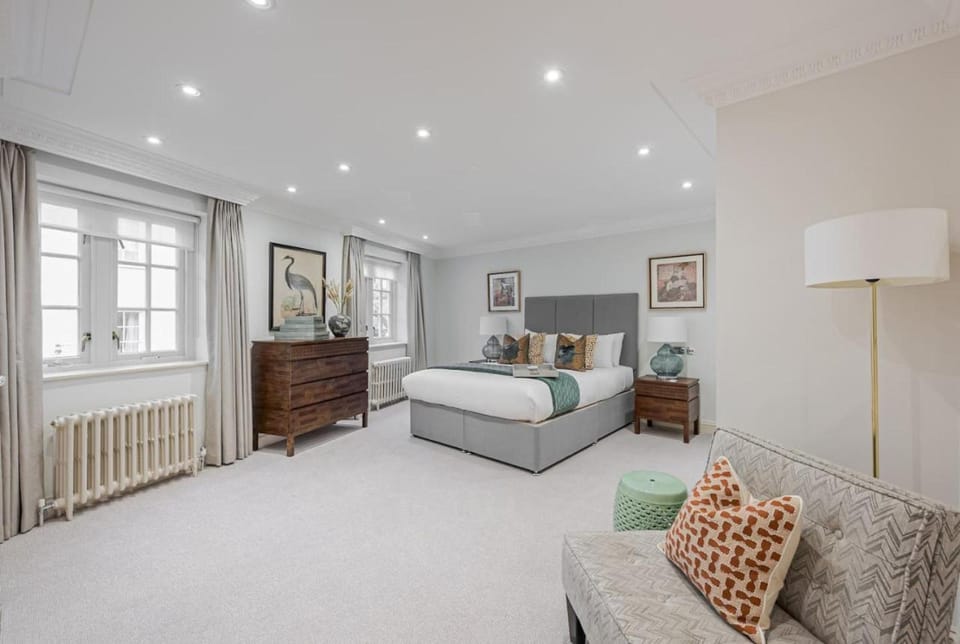 AWARD Winning - Stunning 3Bd 2Bth Belgravia Mews House Apartment in City of Westminster