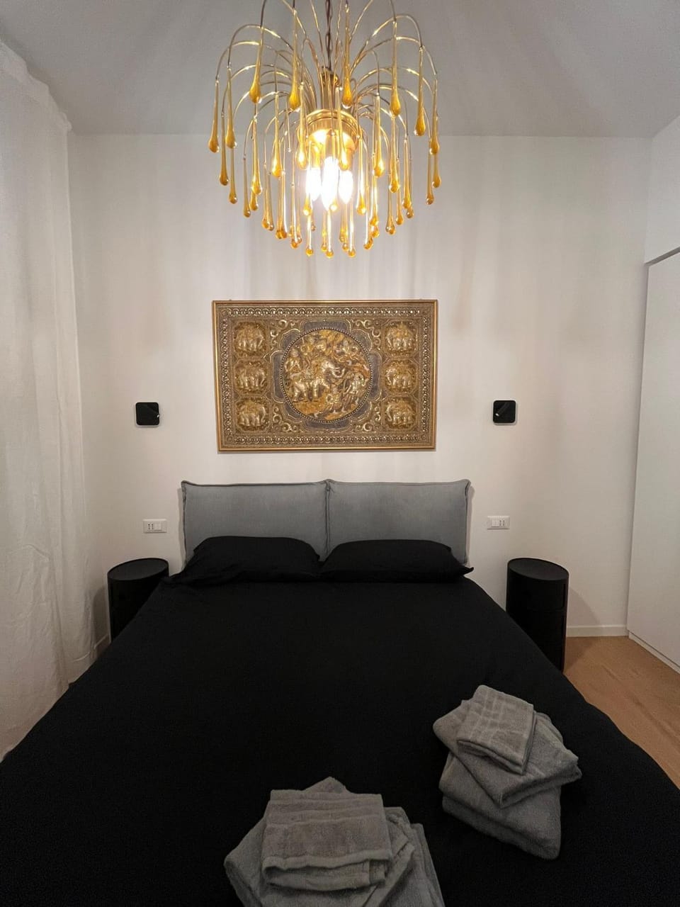 Bed, Photo of the whole room, Bedroom, towels
