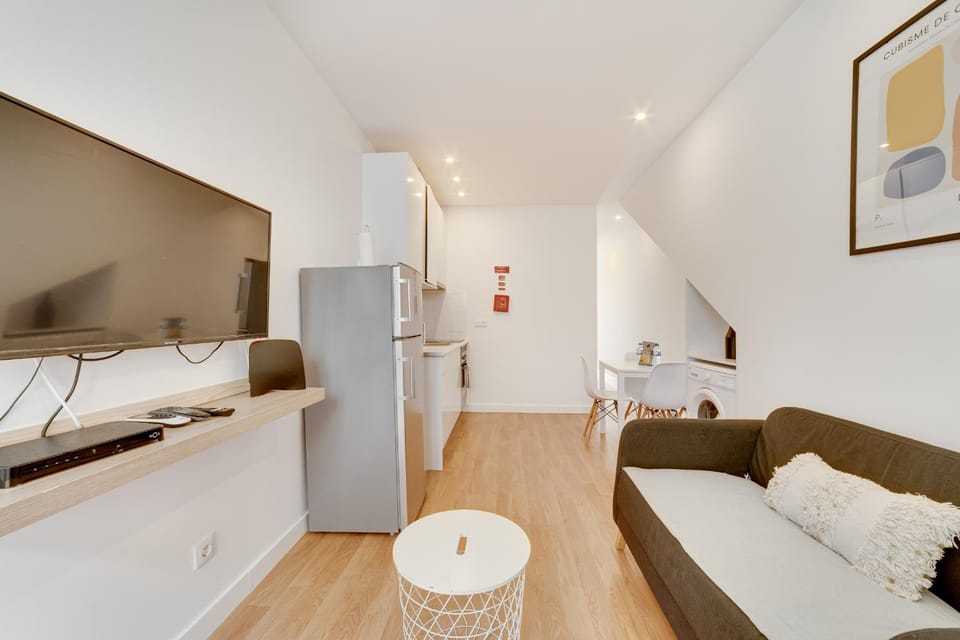 Bed, TV and multimedia, Kitchen or kitchenette, Living room, Seating area, Bedroom, minibar, oven