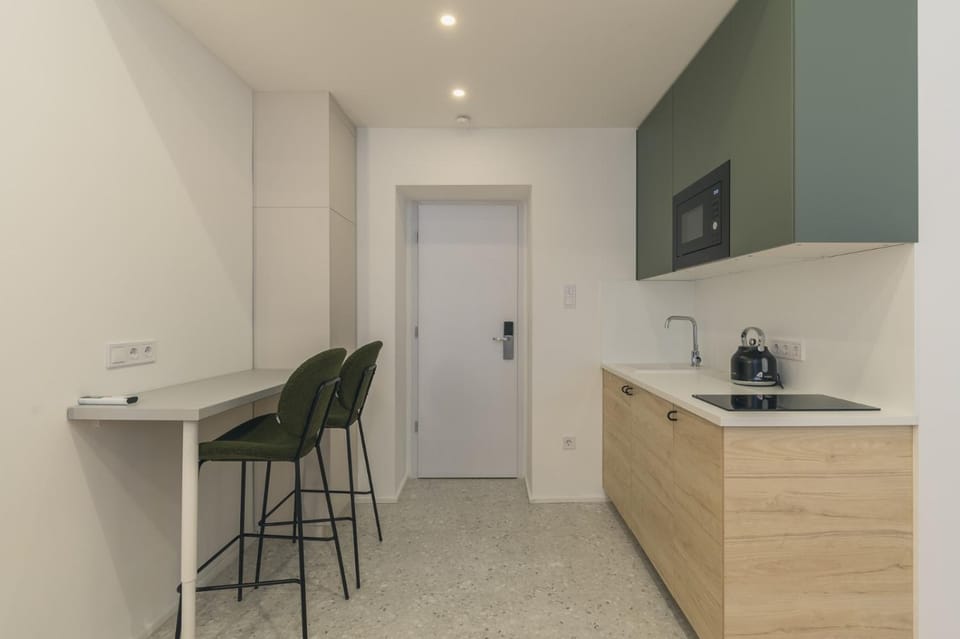 Facade/entrance, Kitchen or kitchenette, Dining area, heating, microwave, oven, stove
