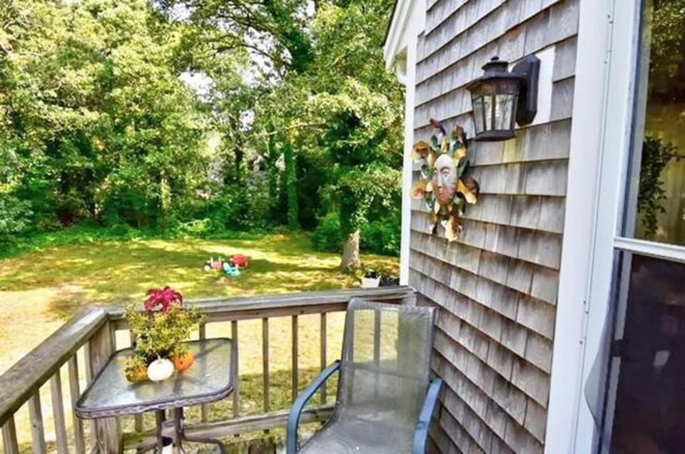 2 Miles to Nauset & Coast Guard Beach Dog Friendly House in Eastham