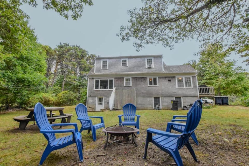 2 Miles to Nauset & Coast Guard Beach Dog Friendly House in Eastham