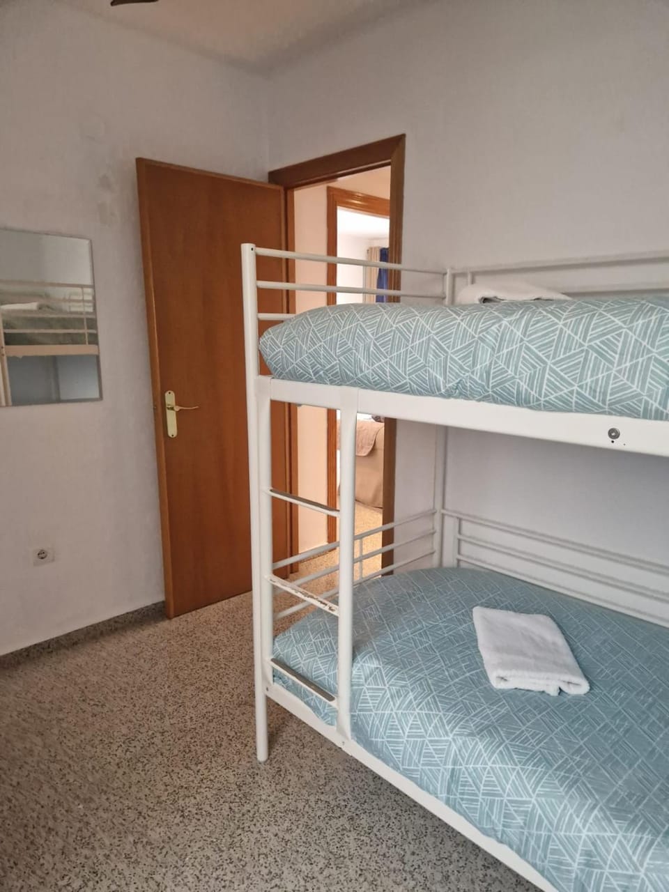 Bedroom, bunk bed