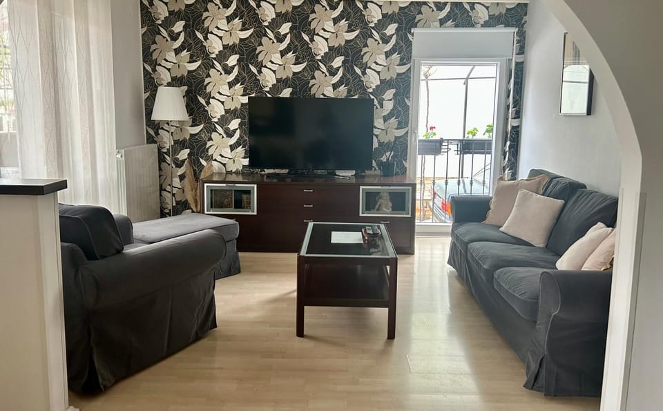 Communal lounge/ TV room, TV and multimedia, Living room, Seating area