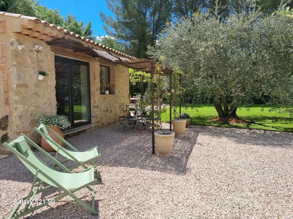 Property building, Patio, Garden, Balcony/Terrace, Garden view, sunbed