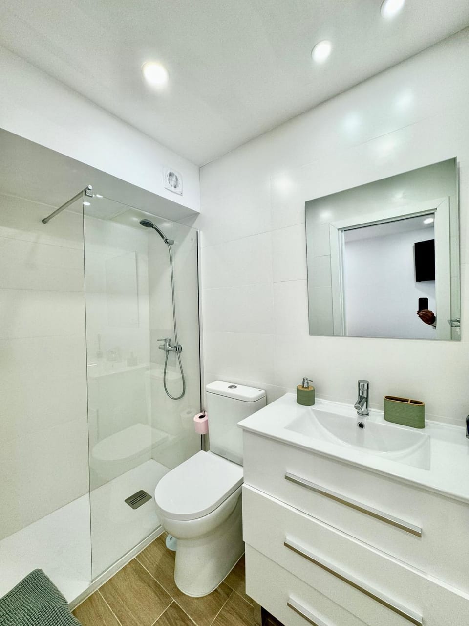 Shower, Bathroom, towels