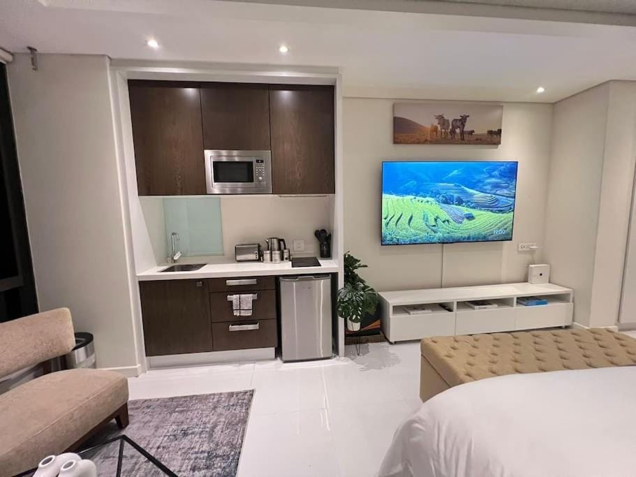 Luxury & Premium Suites Sandton City ONE Apartment in Sandton