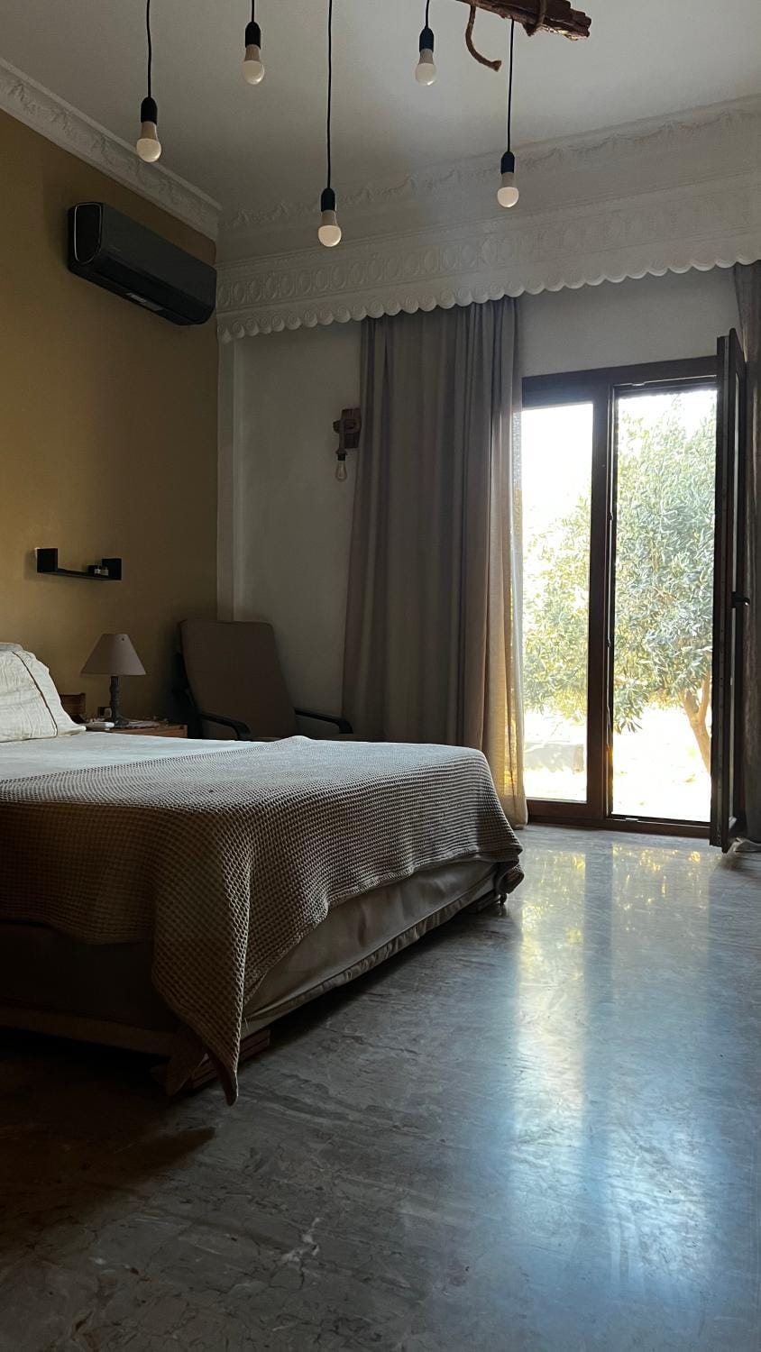 Bed, Bedroom, air conditioner