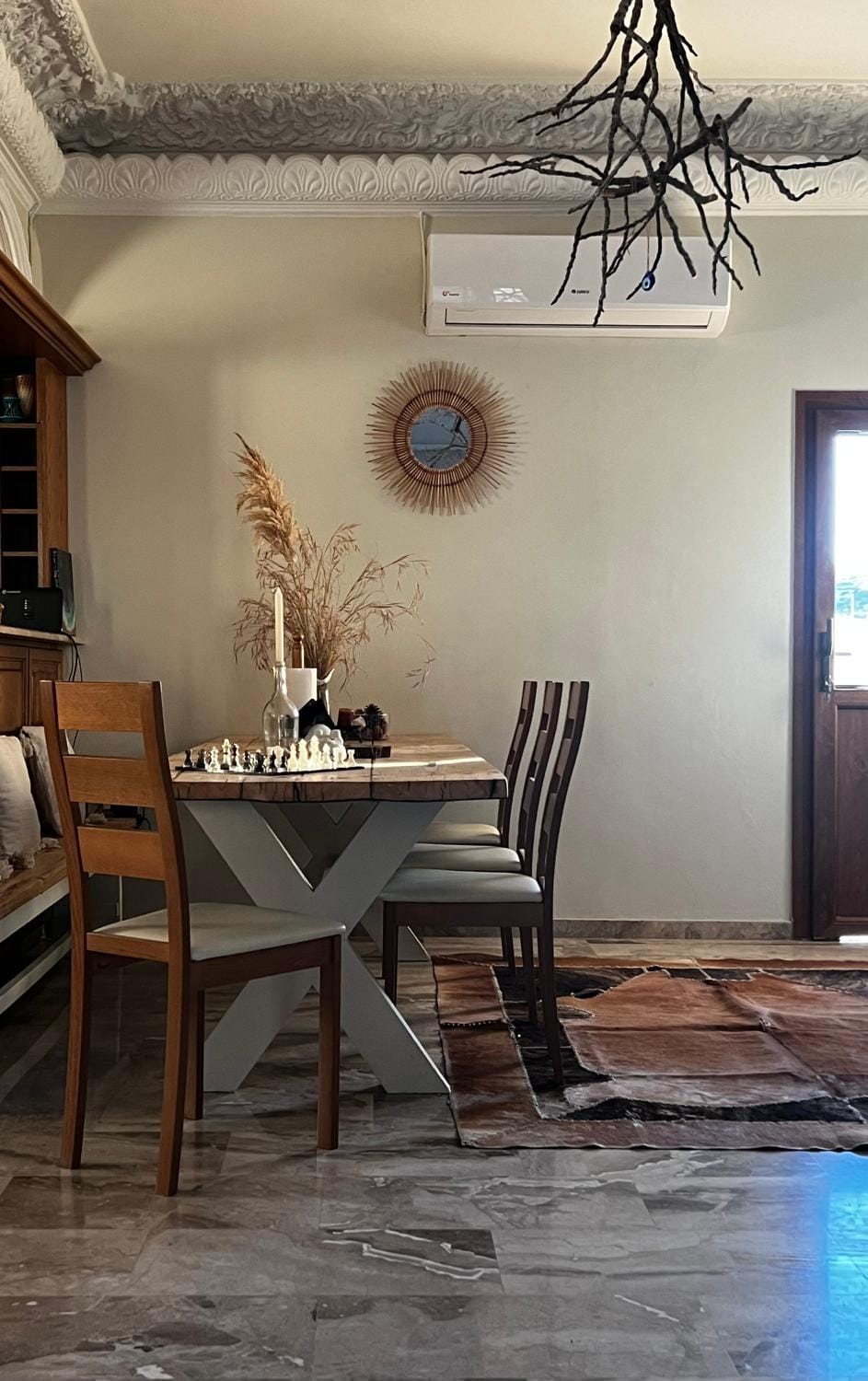 Living room, Seating area, Dining area, air conditioner