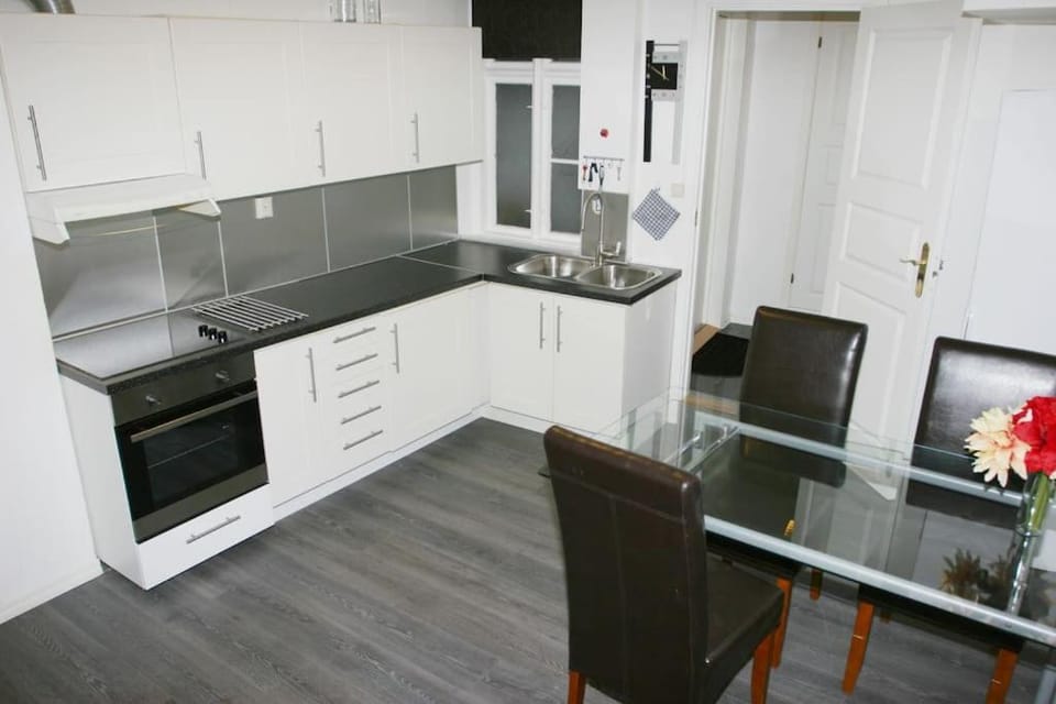 3 bedroom apartment - Perfect Location - Harbour-Train-Bus-CityCenter Apartment in Bergen