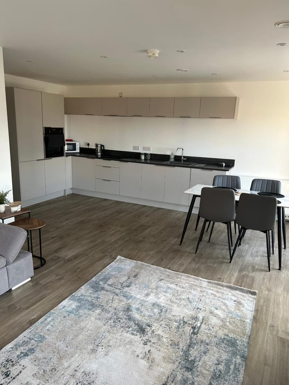 Two bedroom, Sleeps 6 Centre of Portrush Main Street Coastal Links Apartment in Portrush