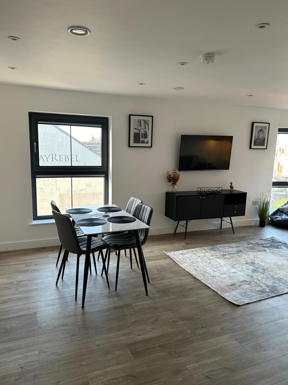 Two bedroom, Sleeps 6 Centre of Portrush Main Street Coastal Links Apartment in Portrush