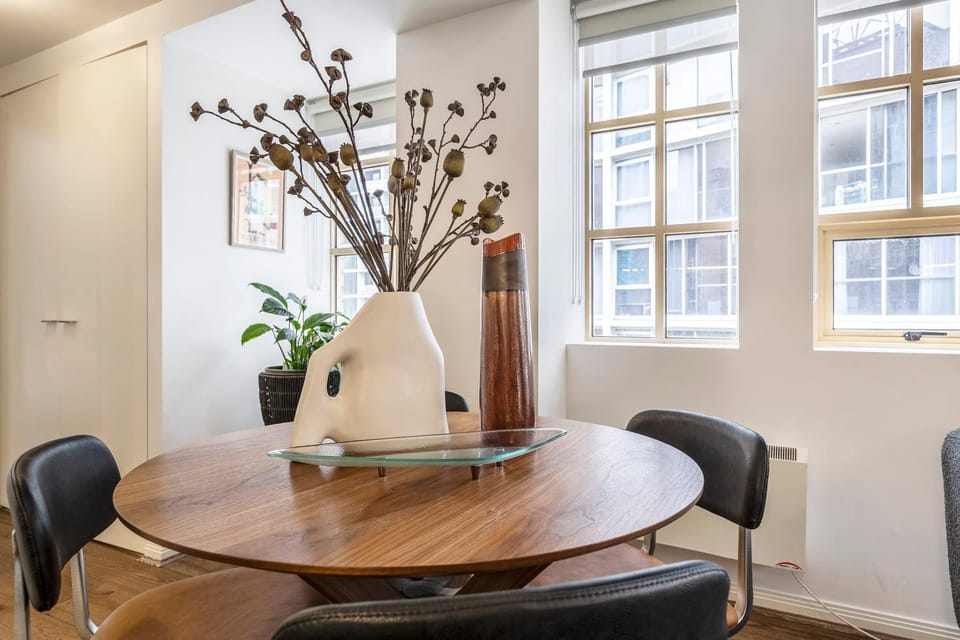 Decorative detail, Seating area, Dining area