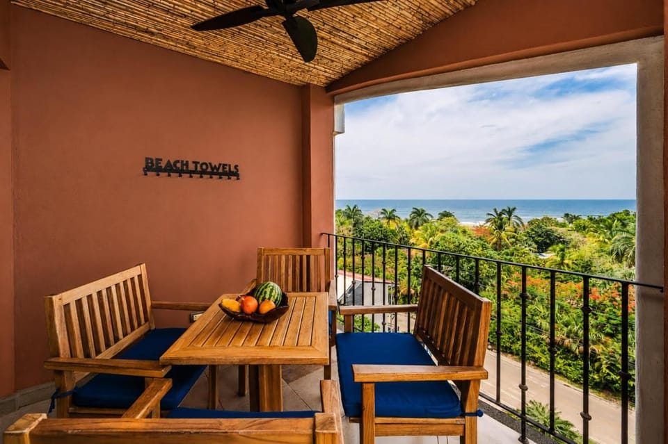 Ocean View Condo Walk to the Beach FREE Pickleball House in Playa Langosta