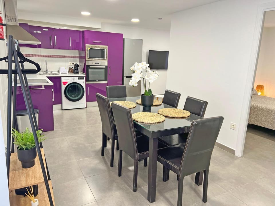 TV and multimedia, Kitchen or kitchenette, Living room, Dining area, minibar, pet friendly, stove, washing machine