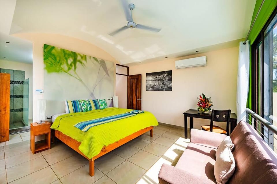 Private pool BBQ, Fast Wifi Alarm Close to Beach House in Playa Langosta