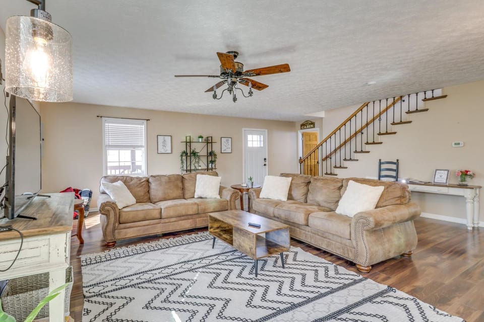 Pet-Friendly Shenandoah Cabin w/ Fire Pit & Grill! Cabin in Shenandoah Valley
