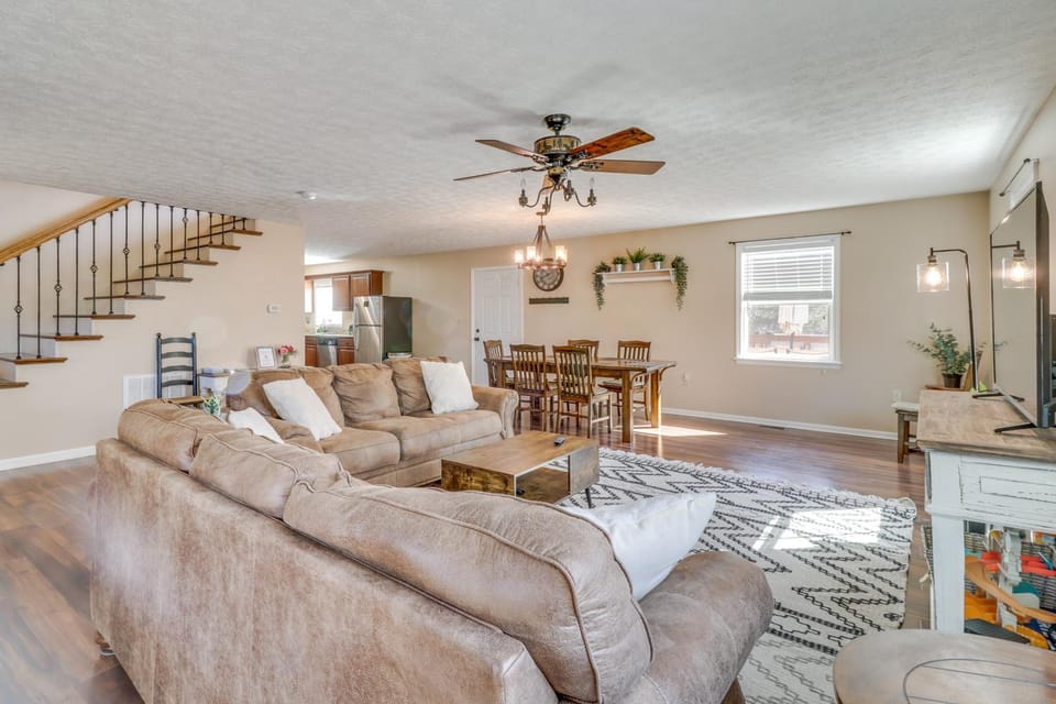 Pet-Friendly Shenandoah Cabin w/ Fire Pit & Grill! Cabin in Shenandoah Valley
