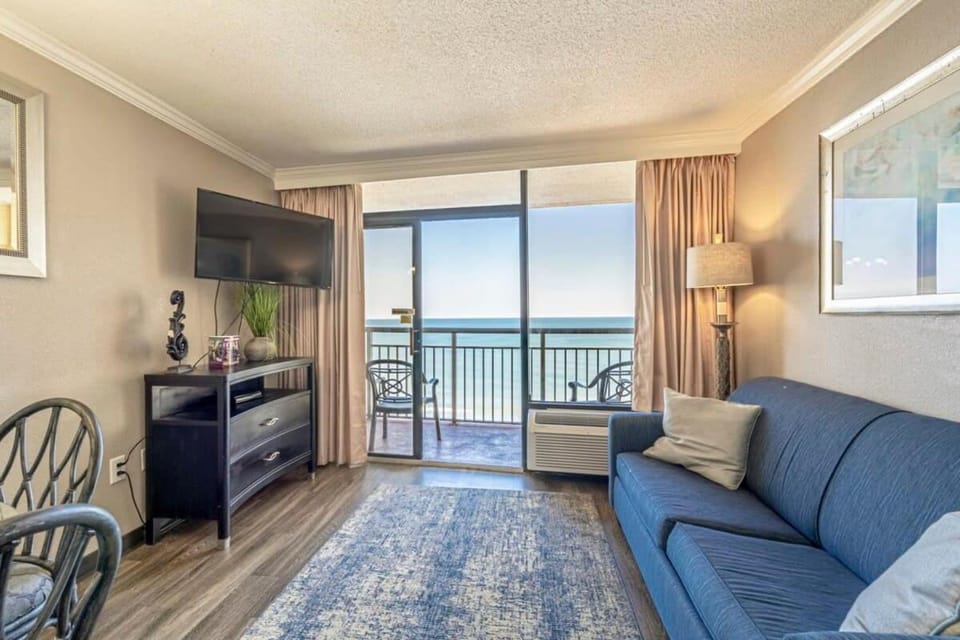 Spacious Ocean FRONT Unit - Caravelle 1235 House in Myrtle Beach