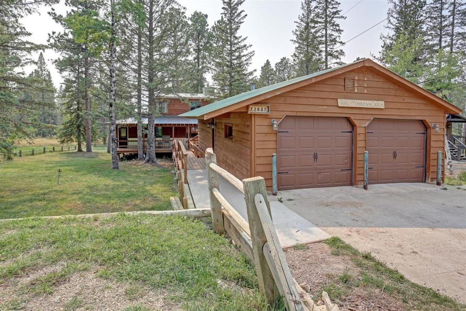 Trail Mountain Cabin Cabin in North Lawrence