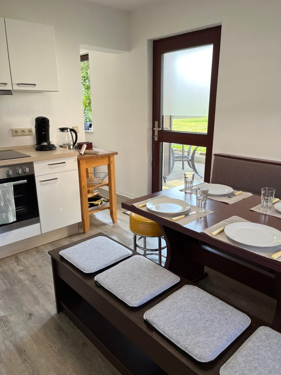 Kitchen or kitchenette, Dining area, dishwasher, minibar, pet friendly, stove