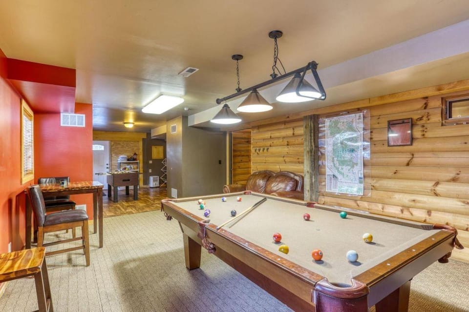 Whitetail Lodge House in North Lawrence