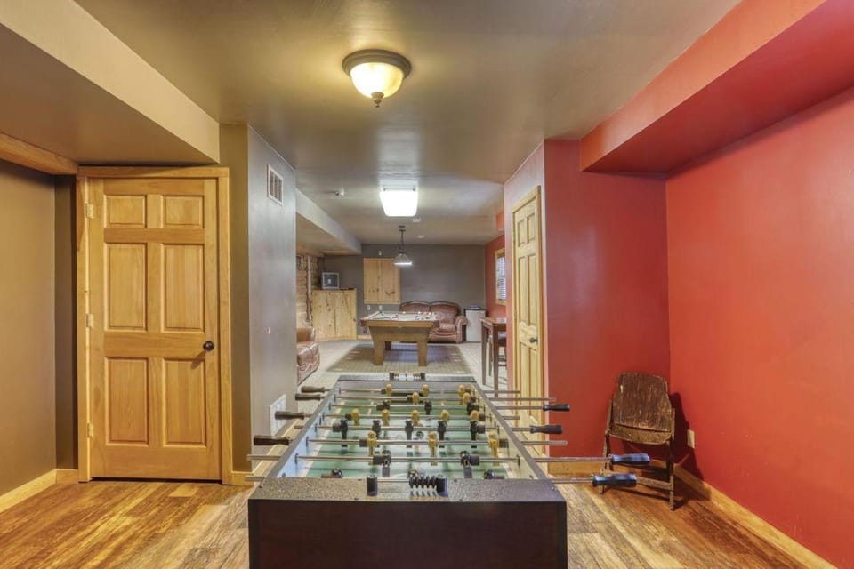 Whitetail Lodge House in North Lawrence