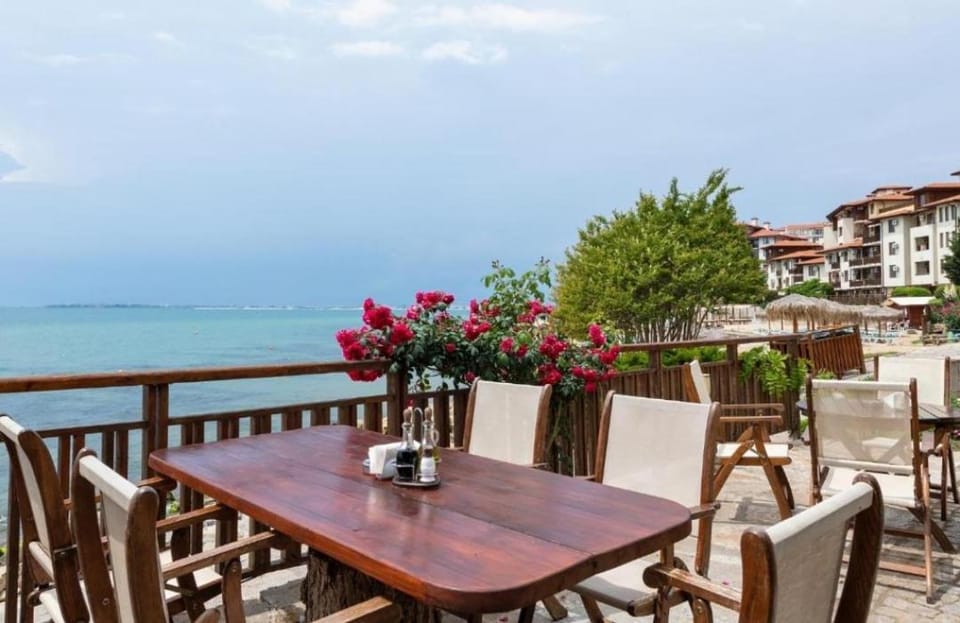 Patio, Restaurant/places to eat, Day, View (from property/room), Balcony/Terrace, Sea view