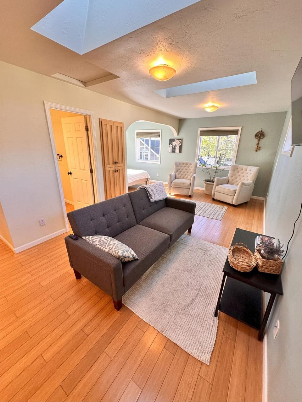 Medford Home And 2 Condos With Pool Apartment in Medford