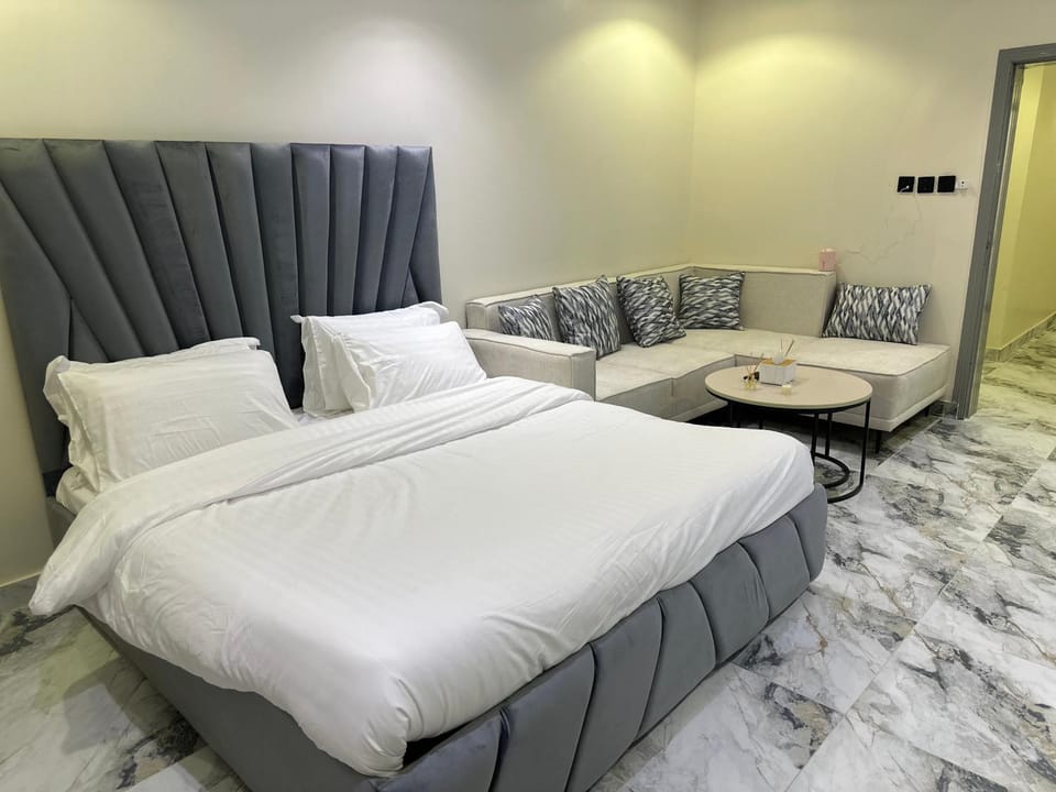 Bed, Seating area