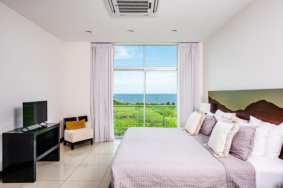 Pura Vida Penthouse w ocean and sunset views Apartment hotel in Tamarindo