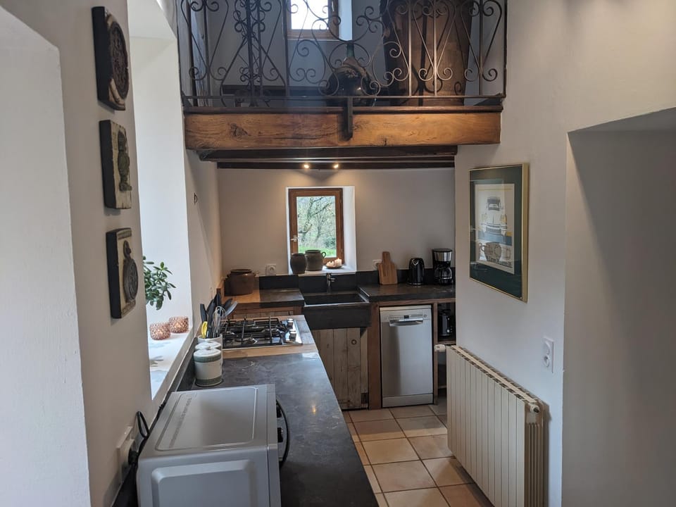 Kitchen or kitchenette, dishwasher, minibar, stove, toaster