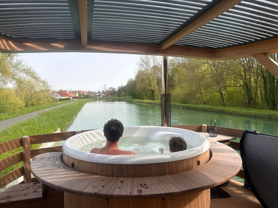 Day, Natural landscape, Hot Tub, Hot Tub, Garden view, River view