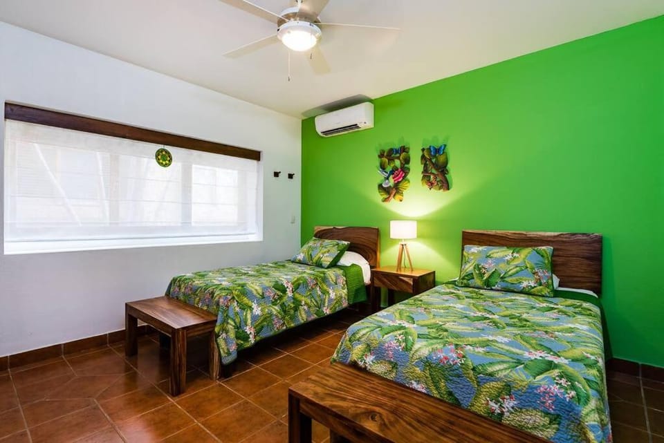 Light & Breezy Beach Side Condo! Apartment hotel in Playa Langosta