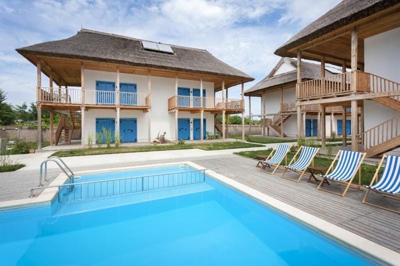 Property building, Day, Swimming pool, Swimming pool