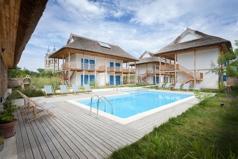 Property building, Day, Swimming pool, Swimming pool