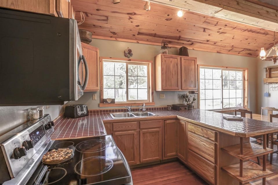 Wanderlust Cabin Cabin in North Lawrence