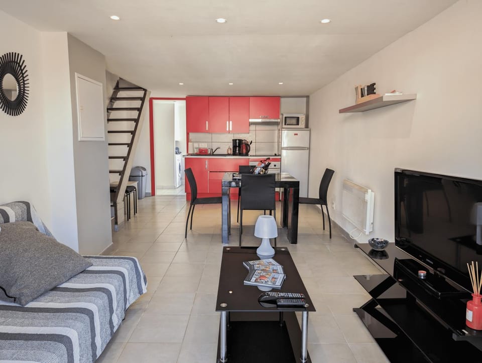 Kitchen or kitchenette, Living room