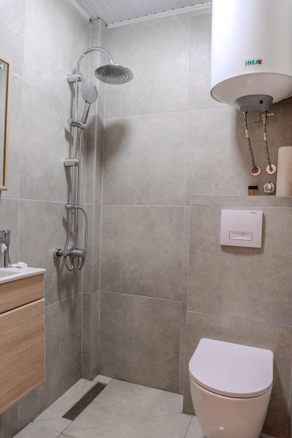 Shower, Toilet