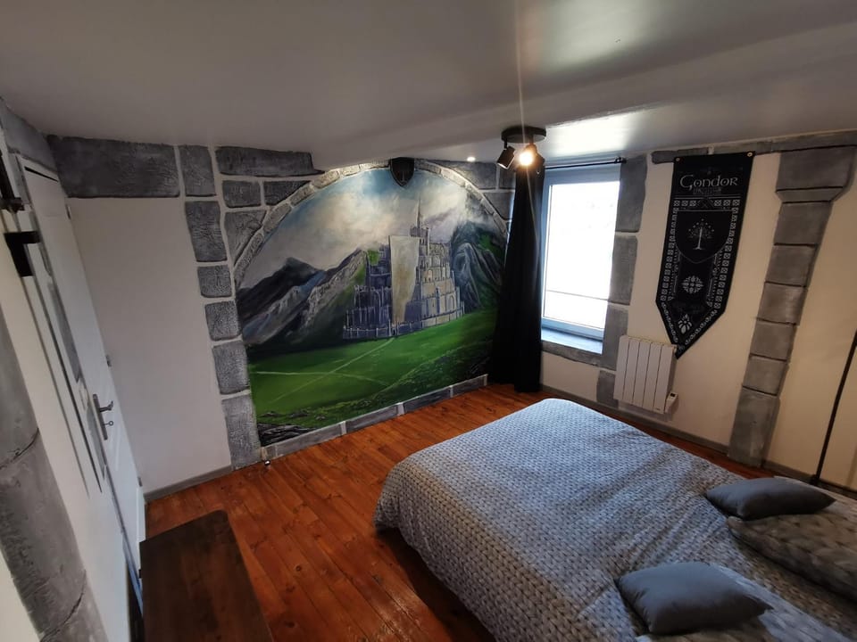 Photo of the whole room, Decorative detail