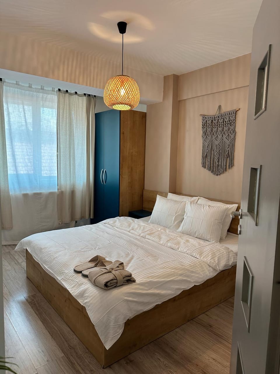 Bed, Bedroom, towels, wardrobe