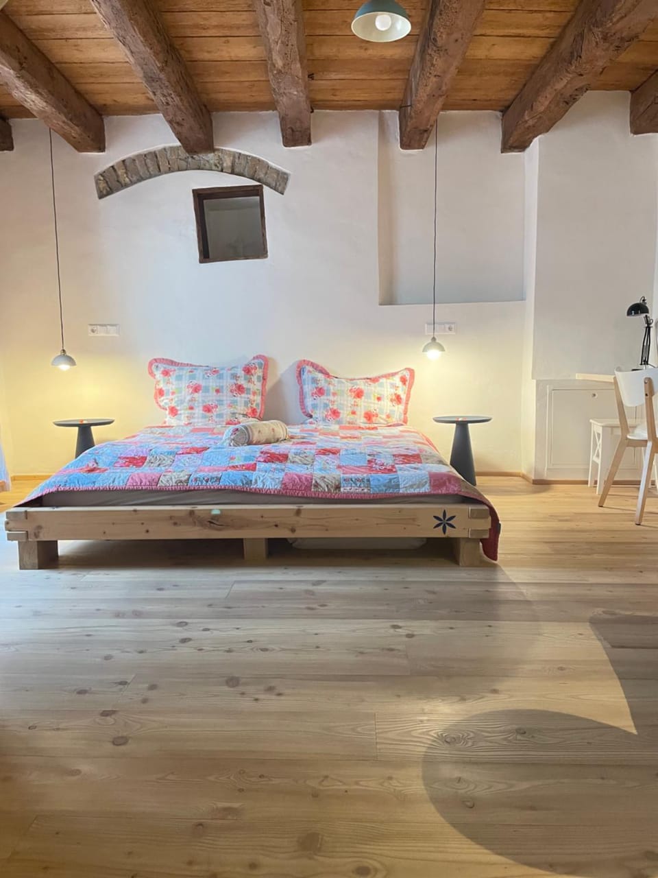 Bed, Seating area, Bedroom
