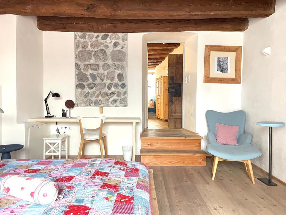 Bed, Seating area, Bedroom