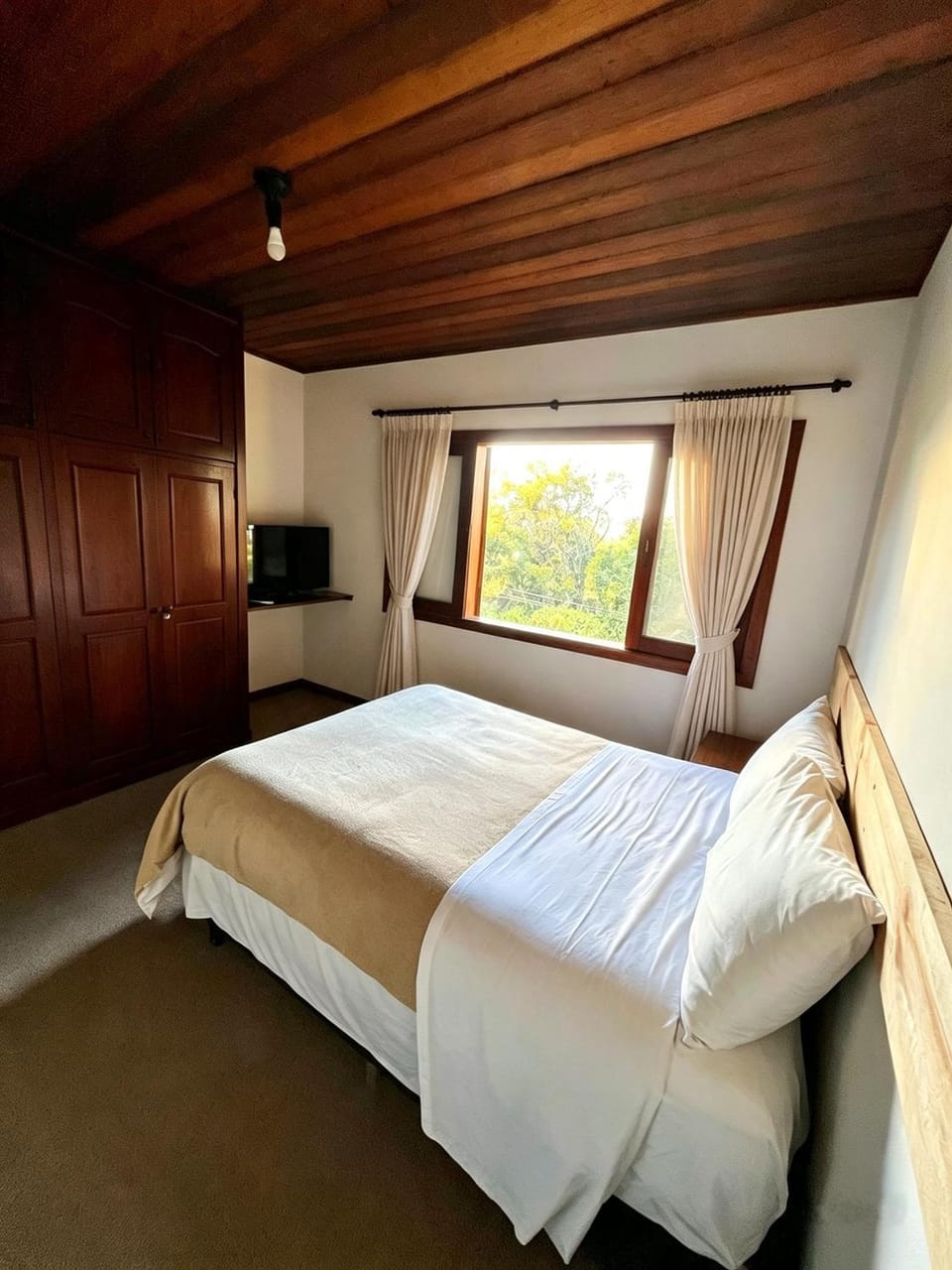 Bed, TV and multimedia, Photo of the whole room, Bedroom, wardrobe