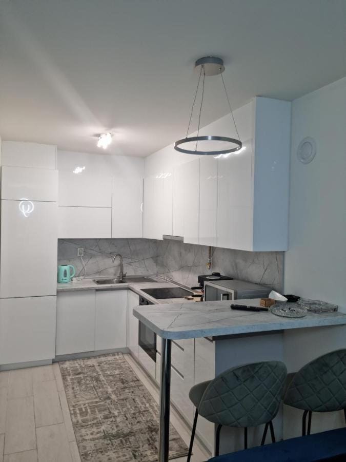 Kitchen or kitchenette, minibar, stove