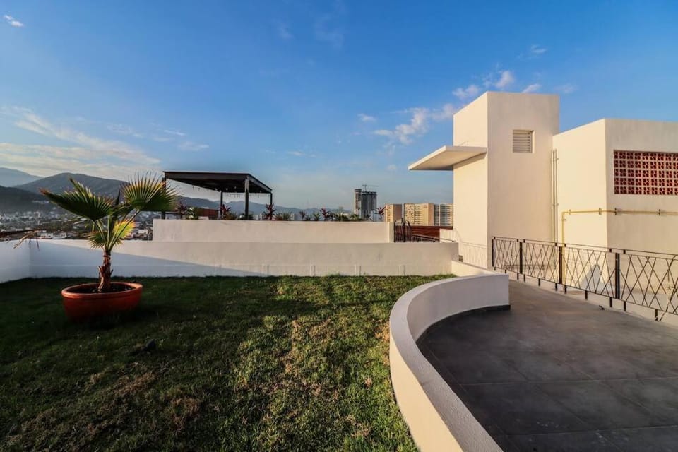 Torre Catalina. Ultra-Modern Versalles Getaway Apartment in Puerto Vallarta