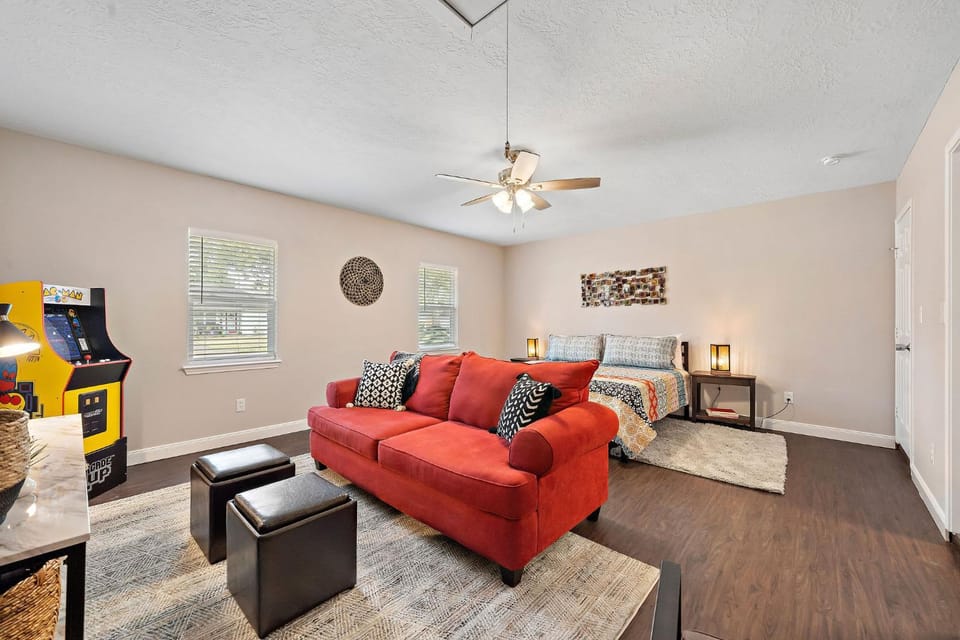 with Arcade and Covered Patio Sleep 9 in this 4 Bedroom 2 Bath Home 5 star host Deer Park TX House in La Porte